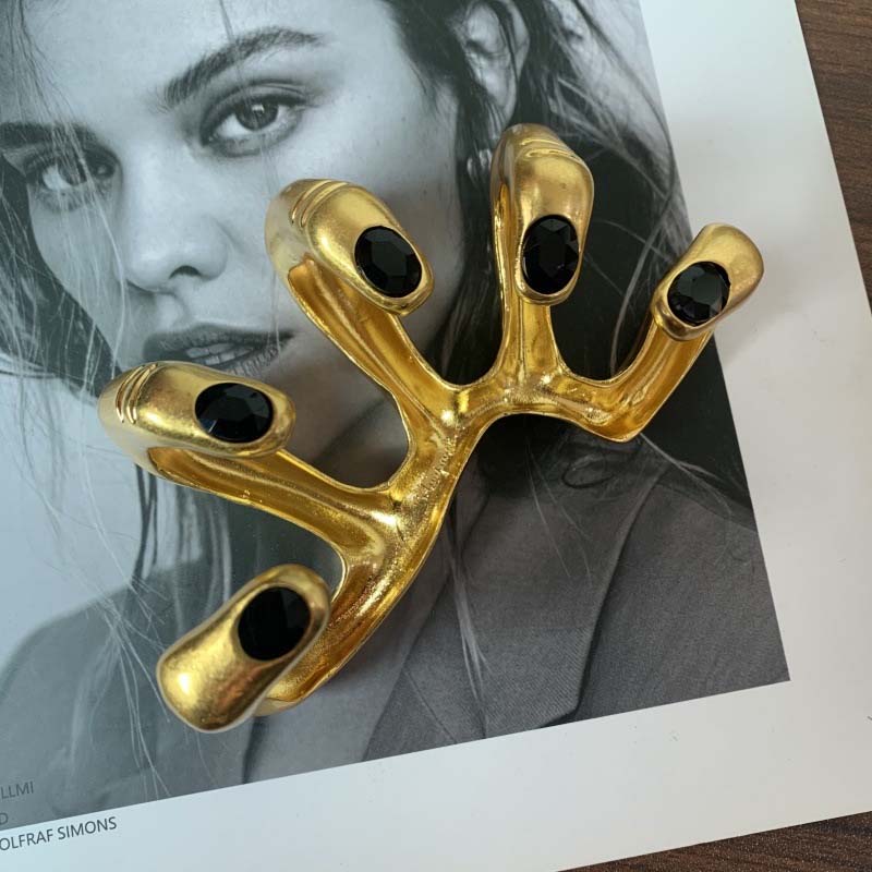 "Interlocked Hands" Statement håndsmykke