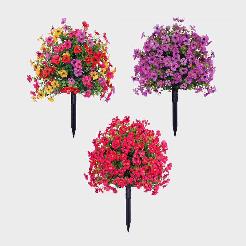 Blomsterdekoration med kunstige eukalyptus- og violer, der stikkes ned i jorden