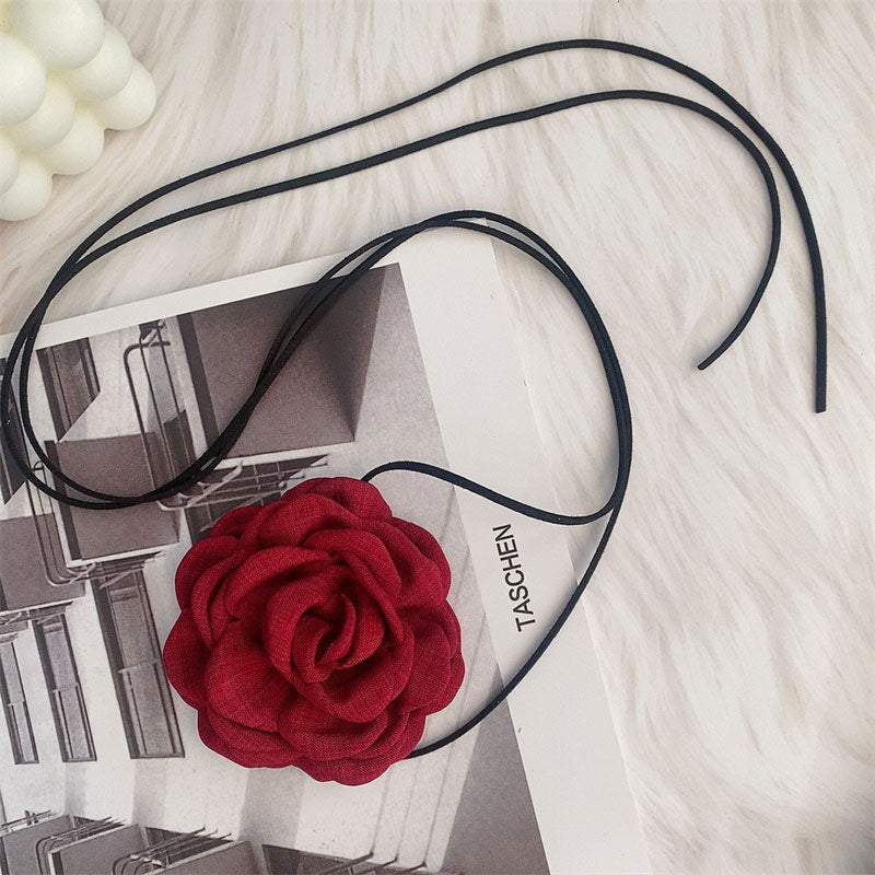 🌹 Rose Tie Chain