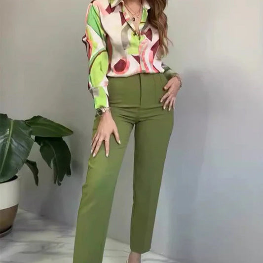 2-delt sæt med trykt skjorte og opknappede bukser til kvinder/Women's 2-piece printed shirt and button-up pants set