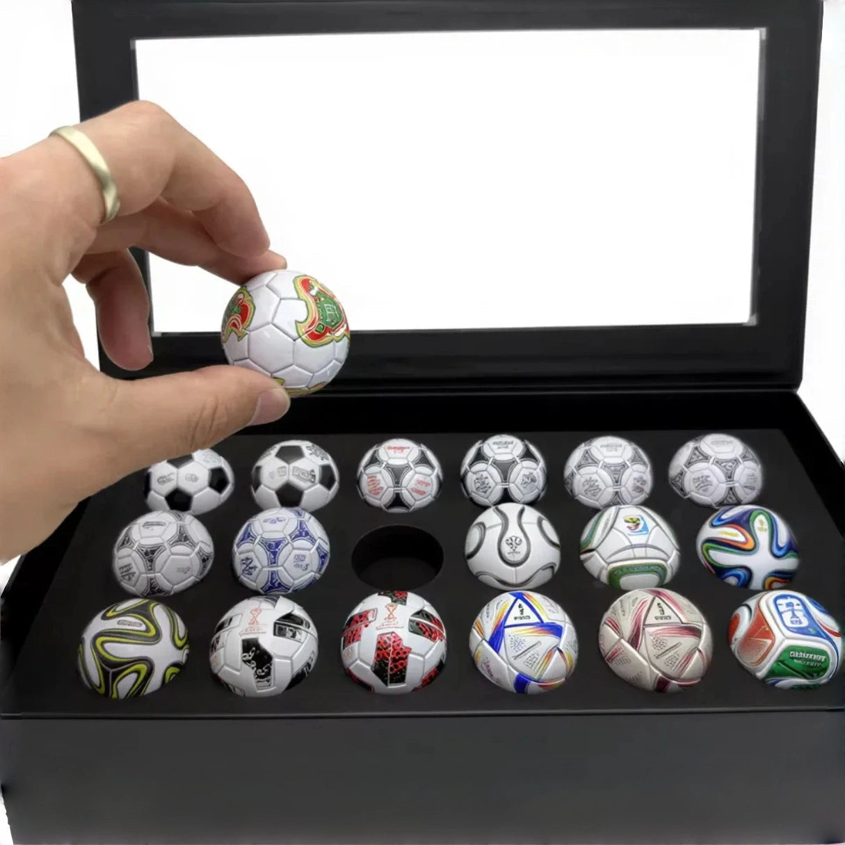 🏆 Kollektion af håndlavede mini-fodbolde (1970–2026) – VM 2026-udsalg🔥 Op til 50 % rabat!