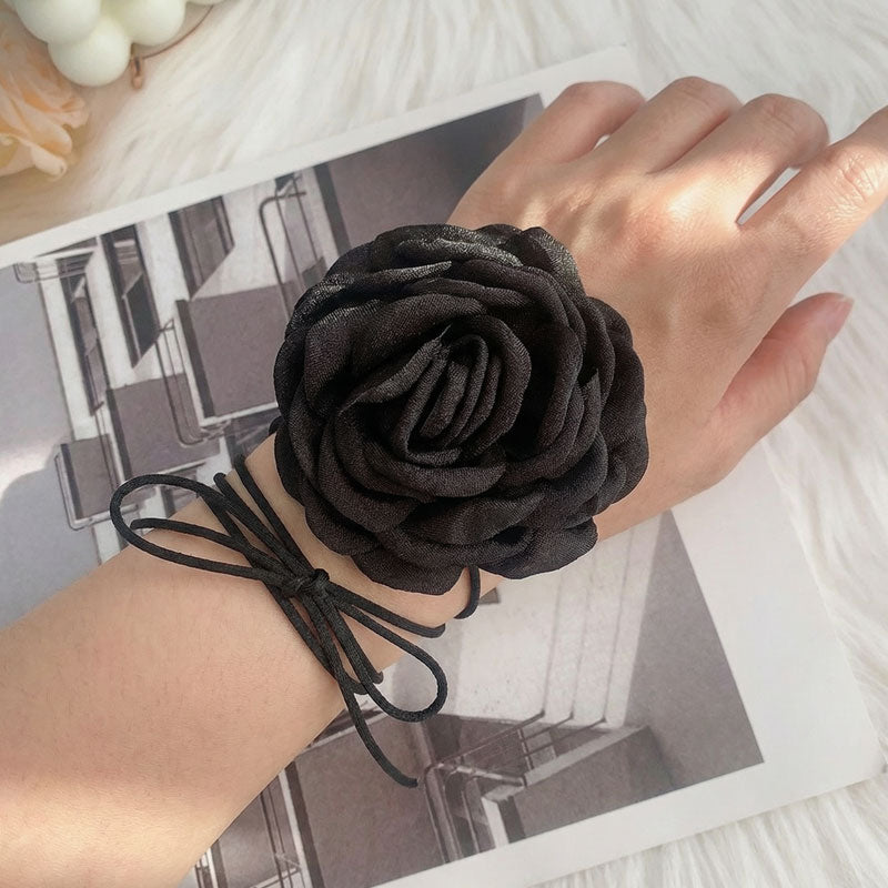 🌹 Rose Tie Chain