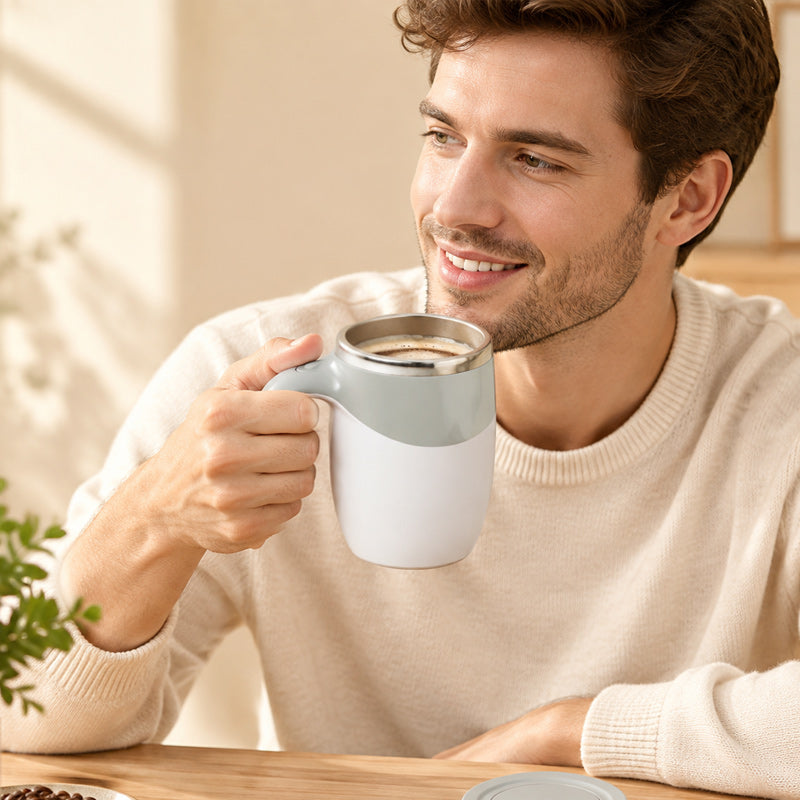Automatisk kaffekrus med selvomrøring og låg, bærbar magnetisk blandekop