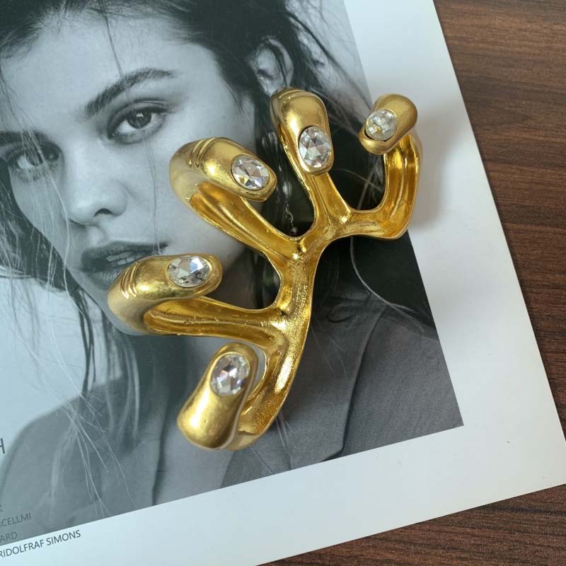 "Interlocked Hands" Statement håndsmykke
