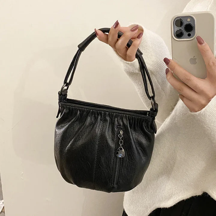 Skrynklig design, mjuk läderväska 👜✨