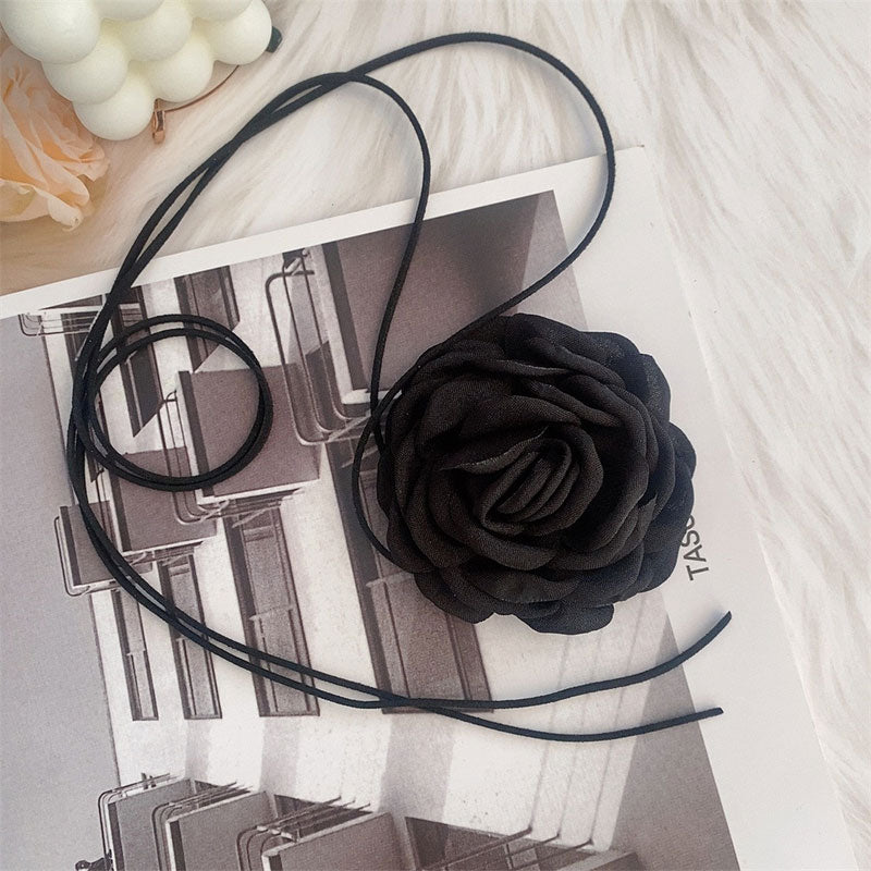 🌹 Rose Tie Chain