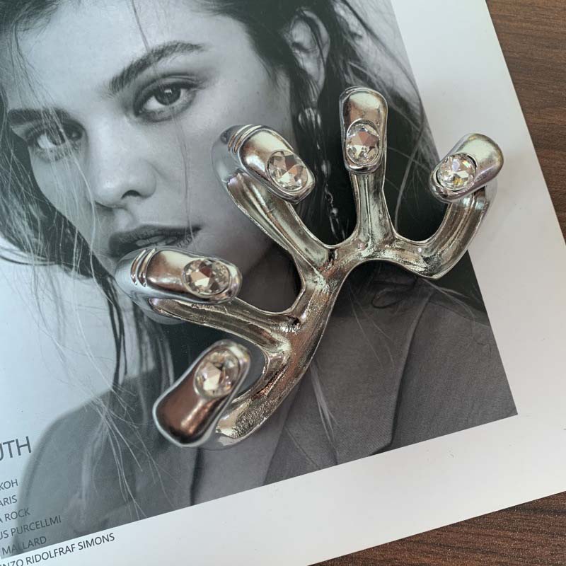 "Interlocked Hands" Statement håndsmykke