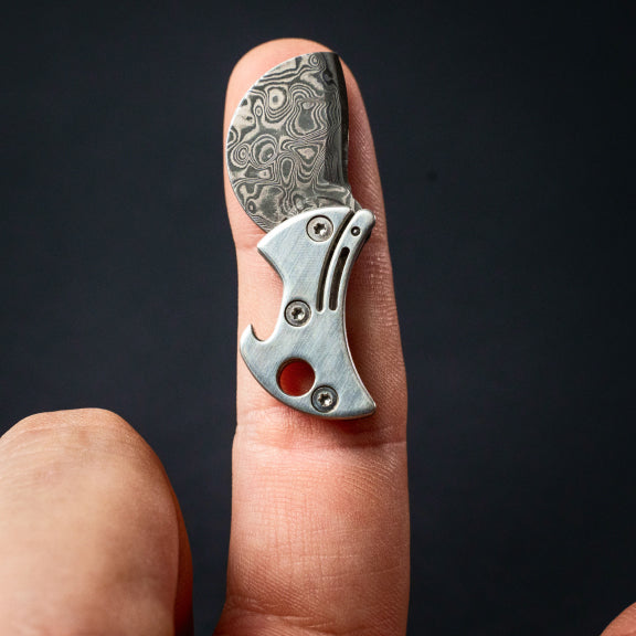 Kompakt flaskeåbner i titanium i miniformat & EDC-kniv