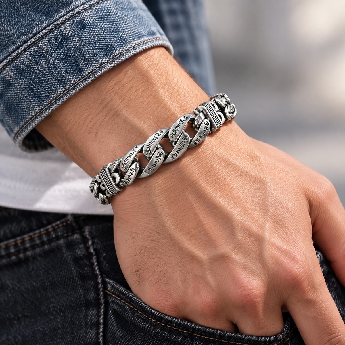 Retro-armbånd til mænd med et mantra på seks stavelser