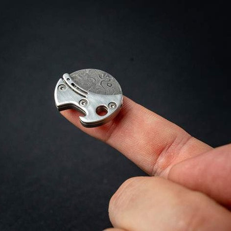 Kompakt flaskeåbner i titanium i miniformat & EDC-kniv
