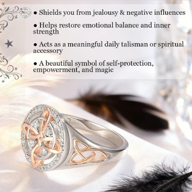 Elegant tofarvet ring med keltisk knude og zirkonia