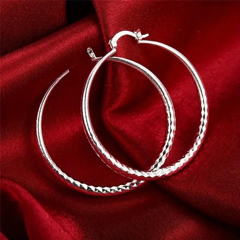 🎉KØB 1, FÅ 1 GRATIS🎁Diam🎉 KØB 1, FÅ 1 GRATIS 🎁 Diamantslebne hoopøreringe til kvinder – elegante, funklende 💎 Diamantslebne hoopøreringe til kvinder