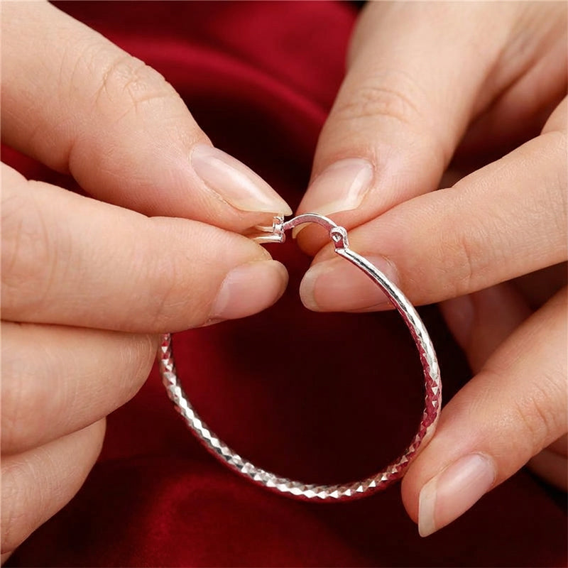 🎉KØB 1, FÅ 1 GRATIS🎁Diam🎉 KØB 1, FÅ 1 GRATIS 🎁 Diamantslebne hoopøreringe til kvinder – elegante, funklende 💎 Diamantslebne hoopøreringe til kvinder