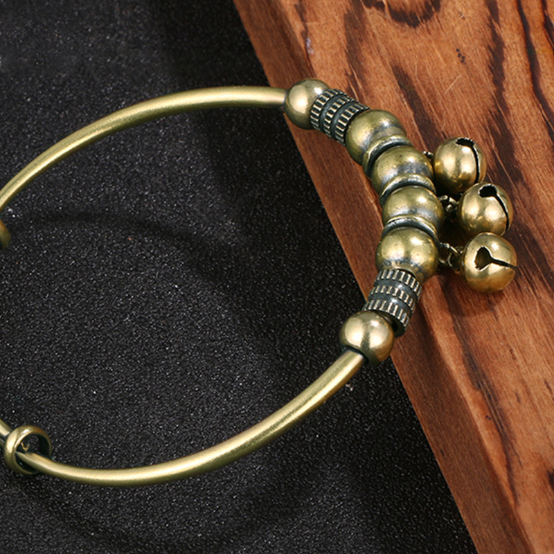 ✨ BEGRÆNSET TILBUD: 50 % RABAT! ✨ Justerbar armring med klokker – vintage messing, perler, klokkeklang, letvægts 💫