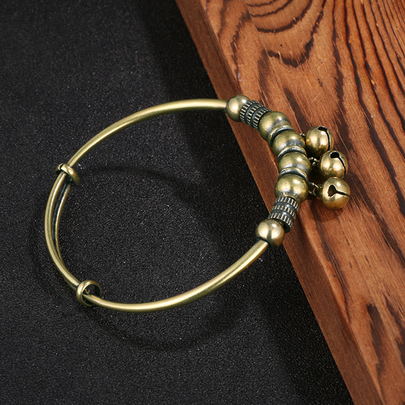 ✨ BEGRÆNSET TILBUD: 50 % RABAT! ✨ Justerbar armring med klokker – vintage messing, perler, klokkeklang, letvægts 💫