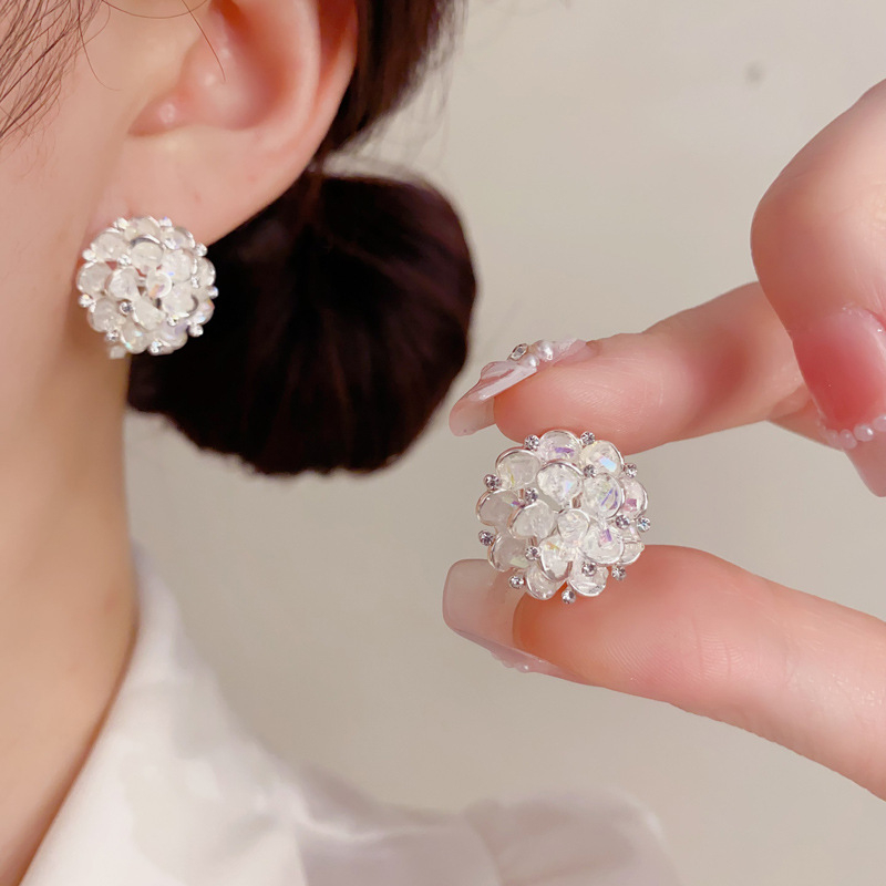 💎 Udsalg 2026 — Over 52.000 solgt!✨ Elegante ørestikker med blomstermotiv – glitrende detaljer og let og behagelig pasform 🌸